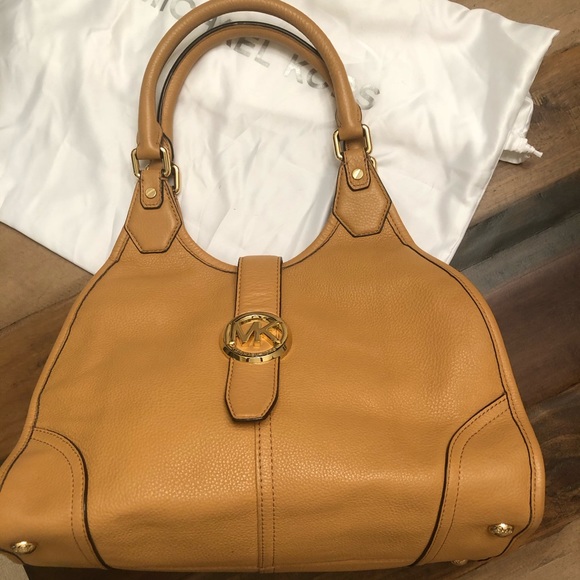 Michael Kors soft leather camel color handbag - Picture 2 of 9